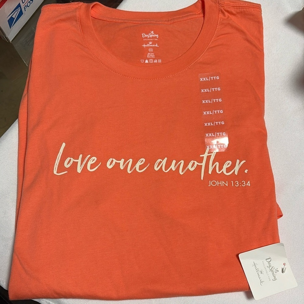 HALLMARK Women’s tee shirt,T-shirt. NWT.
